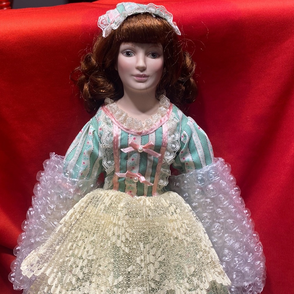 HAMILTON COLLECTION AMERICA'S COLONIAL HERITAGE DOLL "NICOLE" OF NEW ORLEANS